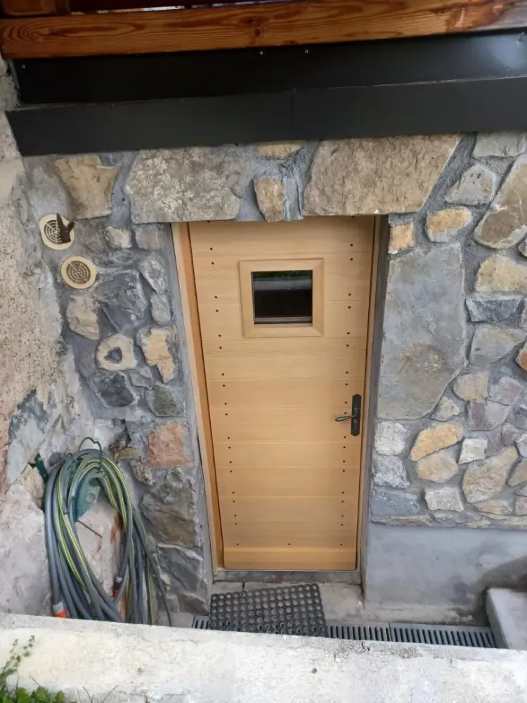 Porte extérieur en bois
